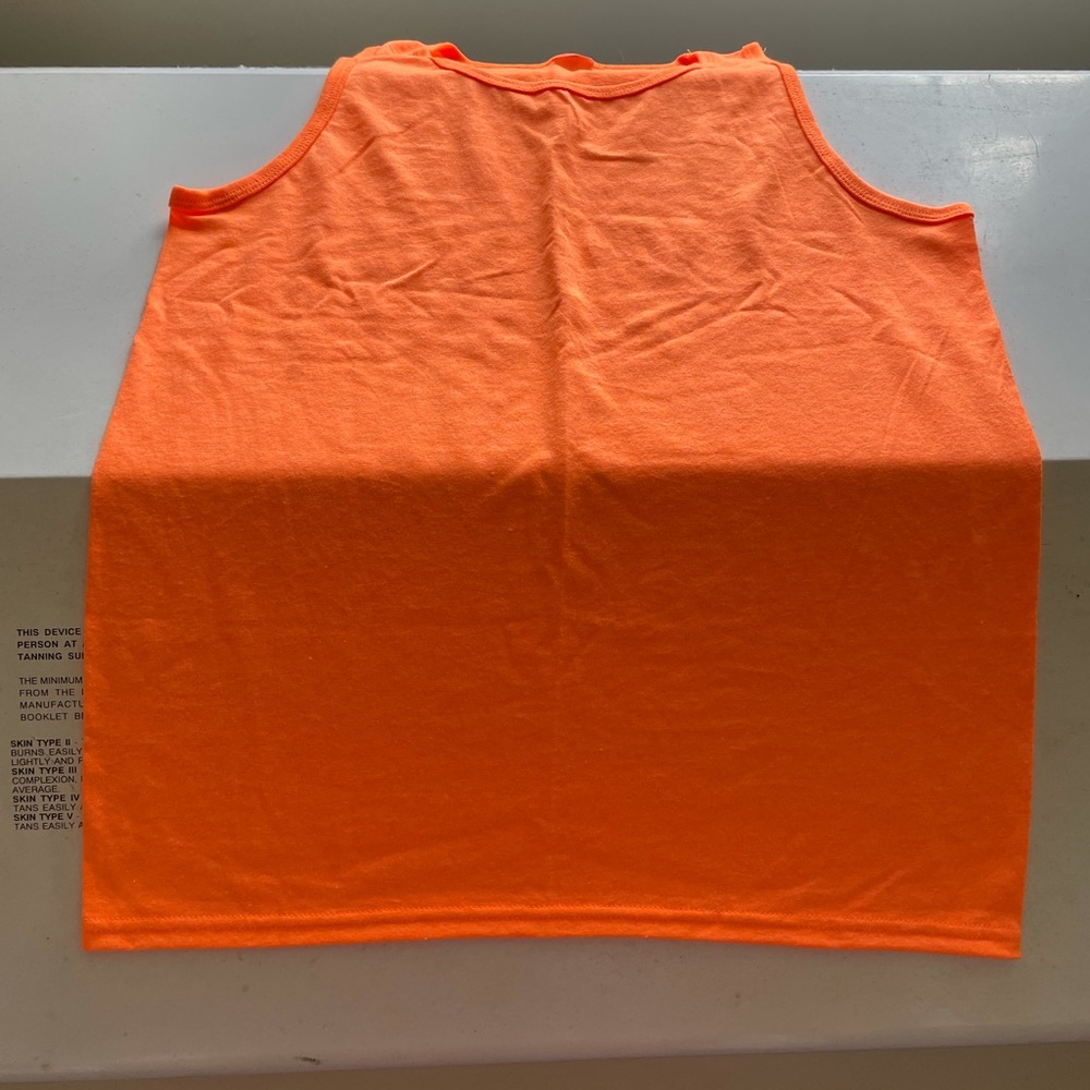 Bright orange tshirt M